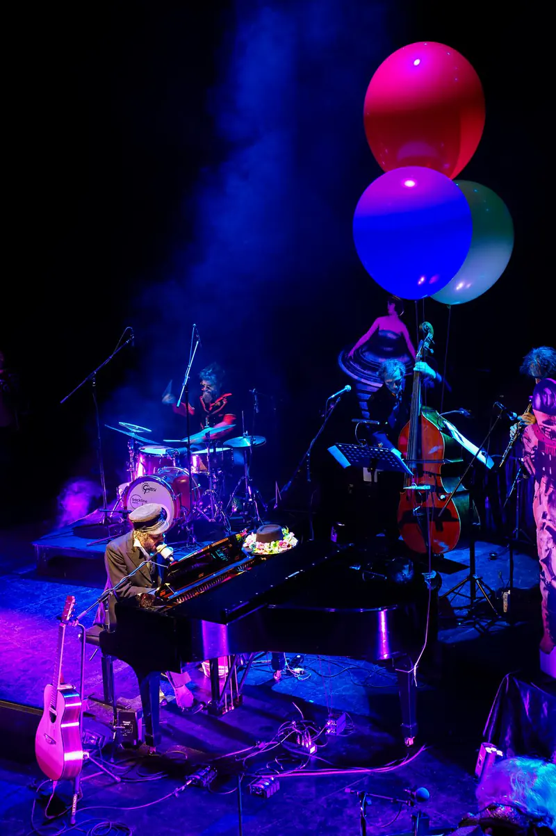 I musicisti e i palloni · Vinicio Capossela, Teatro Malibran, Venezia