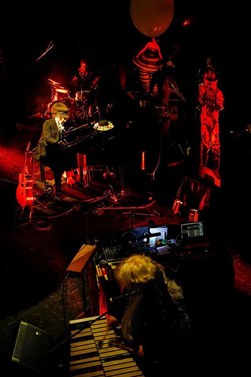 Vinicio Capossela in controluce · Vinicio Capossela, Teatro Malibran, Venezia