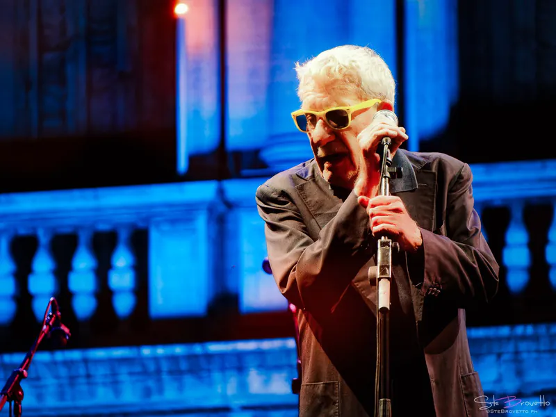 Paolo Conte al microfono · Paolo Conte, Piazza San Marco, Venezia
