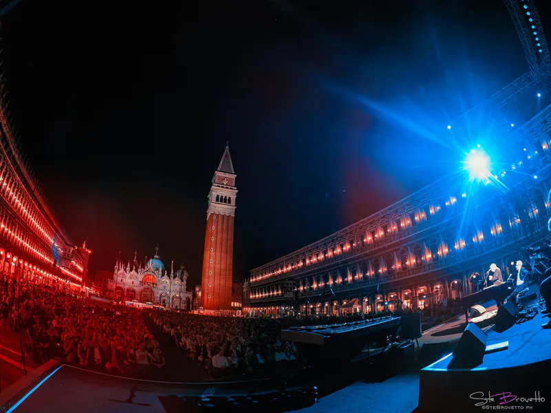 La piazza illuminata · Paolo Conte, Piazza San Marco, Venezia